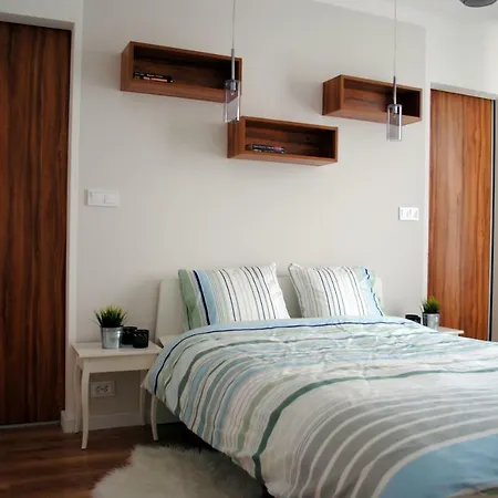 Apartament Zwycięstwa 98 *